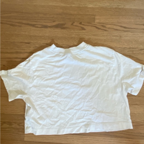 nike cropped shirt - Picture 2 of 2